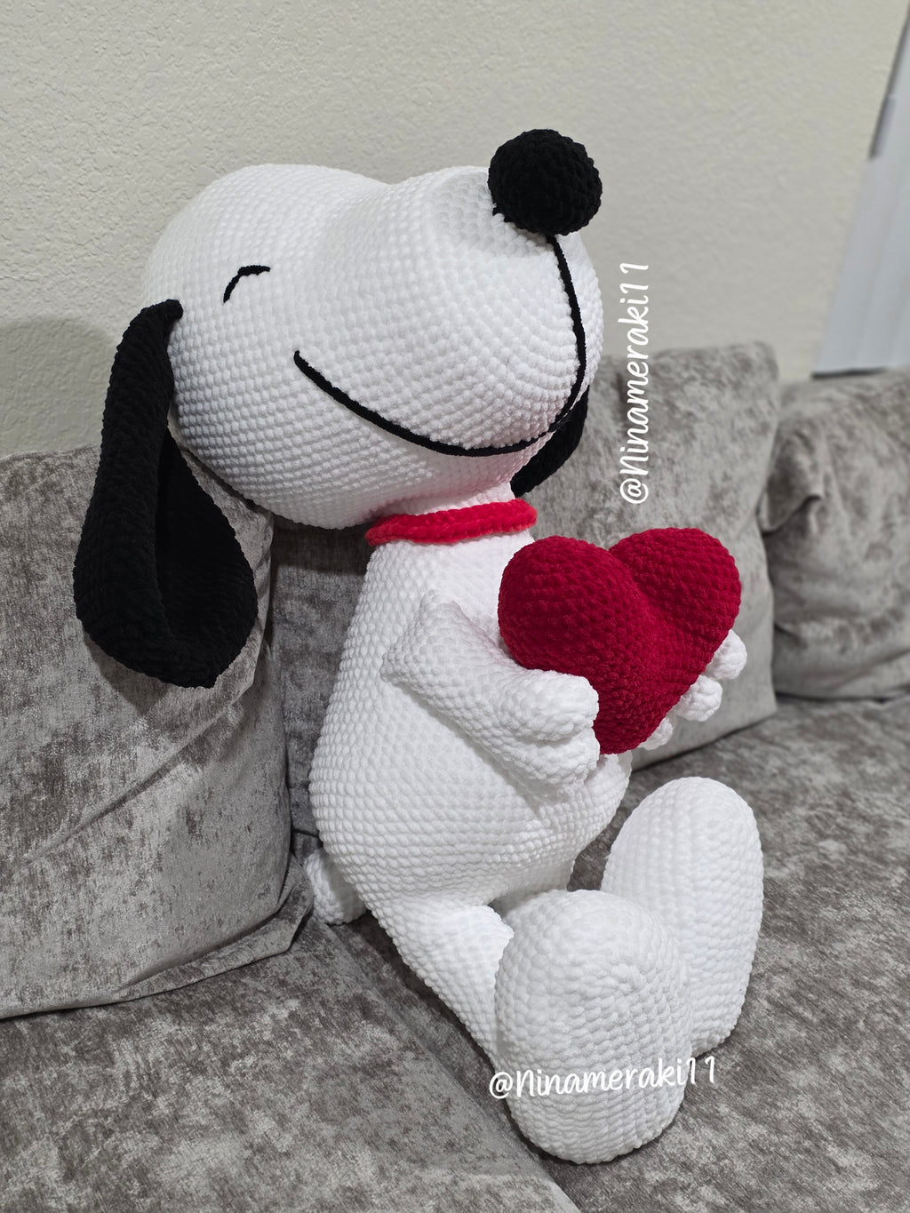 handmade crochet snoopy
